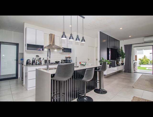 4 BEDROOM HOUSE FOR SALE IN SANDOWN